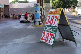 Preços da gasolina tiveram queda expresisva desde o mês passado (Kisie Ainõa)