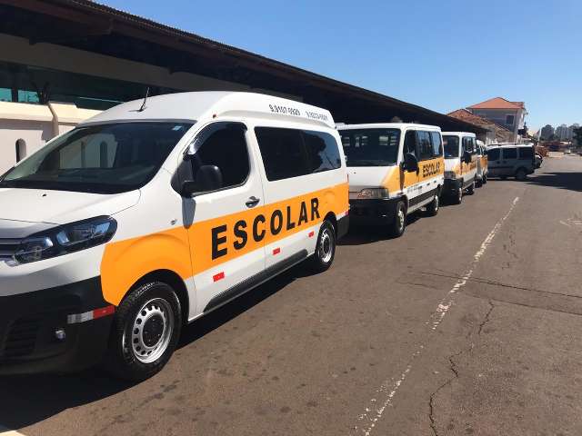 Para resistir, transporte escolar negocia desconto ou reembolso