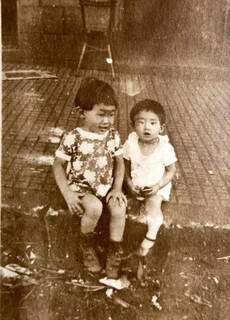 Roberto Katayama e irmão pequenos pelas lentes do pai, Hiyoshi (Foto: Hiyoshi Katayama)