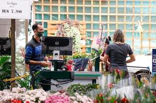 Por medidas de seguran&ccedil;a, floriculturas limitam entrada de clientes