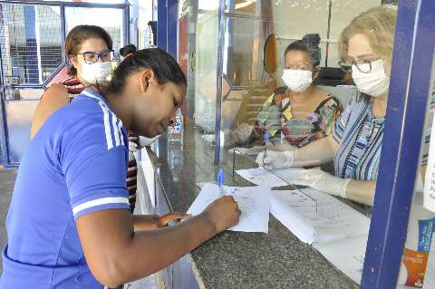 Prefeito obriga m&aacute;scara nas reparti&ccedil;&otilde;es e amplia toque de recolher