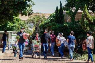 Por medidas de seguran&ccedil;a, floriculturas limitam entrada de clientes