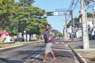 Vendedor de flor na rua, Neto come&ccedil;a Dia das M&atilde;es &agrave;s 6h para fazer render a data