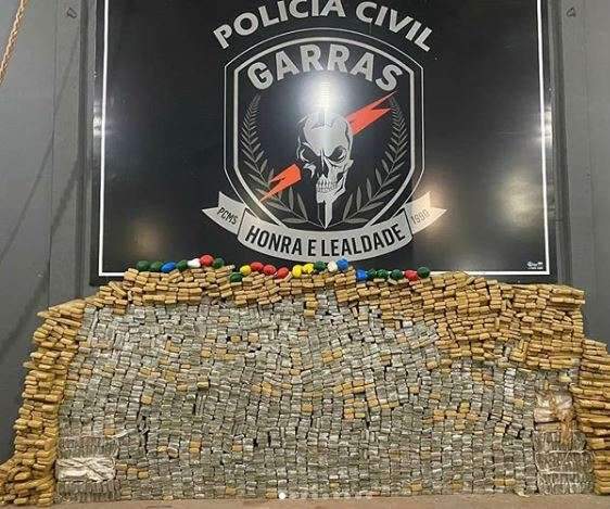 Garras apreende 2,1 toneladas de maconha e caminhonetes roubadas
