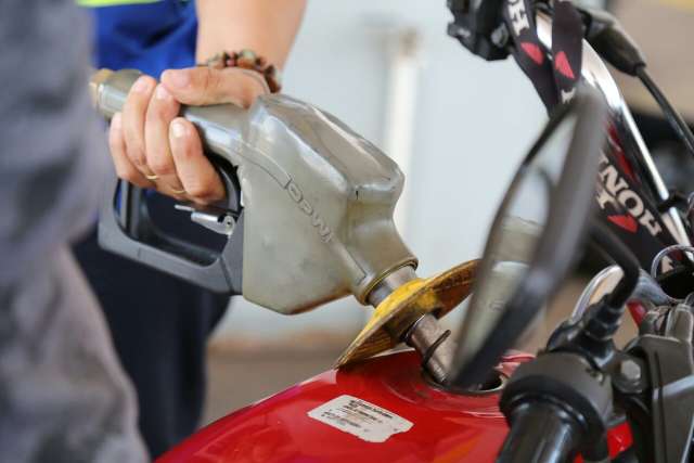 Gasolina fecha semana com m&eacute;dia de R$ 3,91 em postos de MS