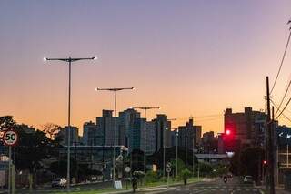 Dia amanhece com c&eacute;u aberto e previs&atilde;o &eacute; de sol com m&aacute;xima de 33&ordm;C 