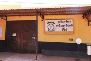 Entrada do Instituto Penal de Campo Grande, onde o &#34;Maníaco do Segredo&#34; cumpre pena. (Foto: Arquivo)