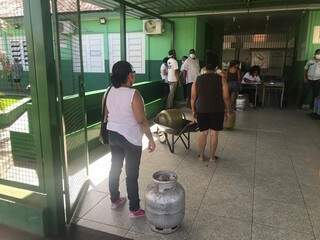 No Tijuca, distribuição de gás  foi feita em escola estadual (Foto: Divulgação/Cufa)