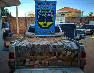 Pol&iacute;cia apreende caminhonete carregada com 1,5 tonelada de maconha na MS-162