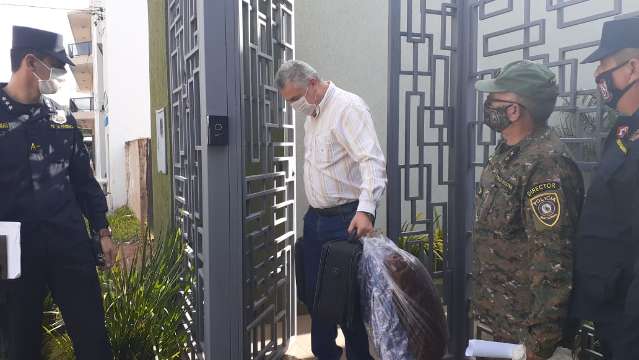 Privil&eacute;gio gera crise e prefeito da fronteira vai para destacamento militar