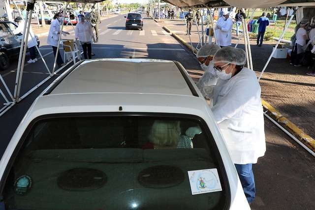 Tr&ecirc;s Lagoas tem maior taxa de casos confirmados em drive-thru no Estado