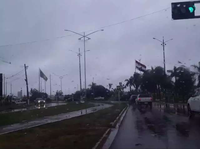 Em dez horas de tempestade, fronteira com PY registra queda de 876 raios