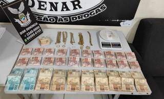 Dona de disque-droga &eacute; presa com R$ 13 mil e pasta-base no Guanandi