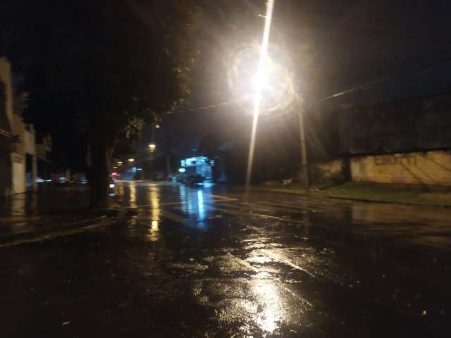S&oacute; hoje, choveu mais da metade do esperado para todo m&ecirc;s em Dourados 