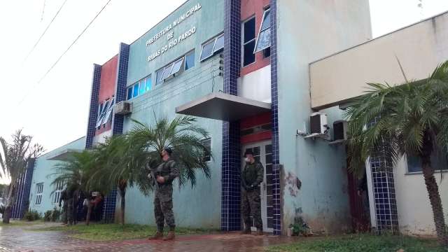 Secret&aacute;rio flagrado com arma em opera&ccedil;&atilde;o do Gaeco pagou fian&ccedil;a de R$ 5 mil 