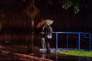 Desde ontem (12), chuva não dá trégua na Capital (Foto: Henrique Kawaminami) 