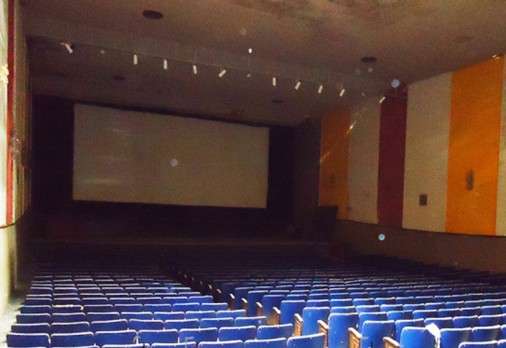 Em ru&iacute;nas, pr&eacute;dio que abrigou Cine Anache vai a leil&atilde;o em Corumb&aacute; 