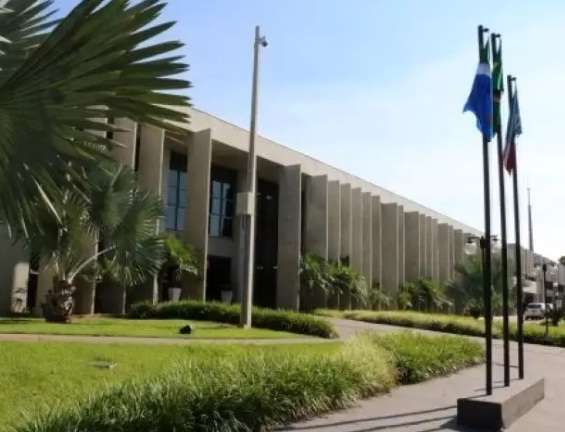 Universidade deve pagar R$ 8 mil a acad&ecirc;mica por demora na entrega de diploma