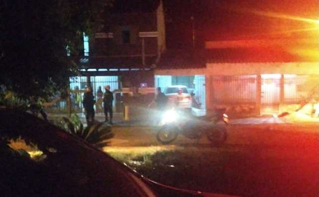 Homem esfaqueia ex-namorada e tenta se matar em seguida 