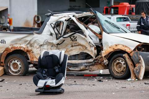 Bebê de 1 mês e criança de 1 ano têm alta depois de susto em acidente 