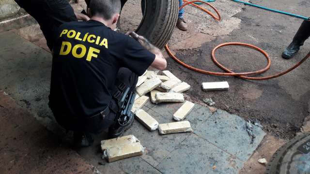 Carretas do Paraguai transportavam 1,2 mil quilos de maconha nos pneus