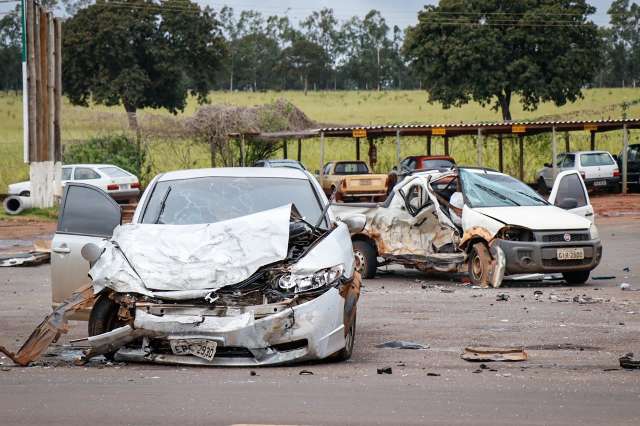 Colis&atilde;o impressiona na sa&iacute;da para SP, mas cadeirinhas evitam trag&eacute;dia 