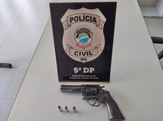 Arma utilizada no crime foi apreendida pela Polícia Civil (Foto: divulgação) 