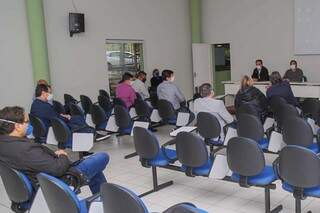Reunião entre secretários municipais, no auditório do CEA Polonês (Foto: Marcos Maluf)