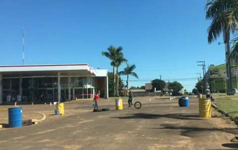 Militares obrigam brasileiros a catar lixo como puni&ccedil;&atilde;o por cruzar fronteira