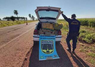 Persegui&ccedil;&atilde;o tem capotagem, dois presos e 860 quilos de drogas apreendidas 