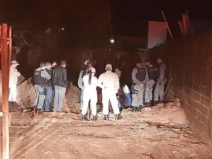 "Pedreiro Assassino" confessa sexta morte e polícia retoma escavações à noite