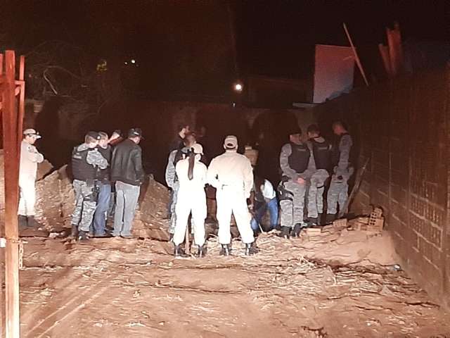 &quot;Pedreiro Assassino&quot; confessa sexta morte e pol&iacute;cia retoma escava&ccedil;&otilde;es &agrave; noite