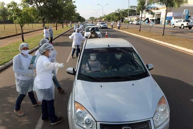 Secretaria libera doses para toda popula&ccedil;&atilde;o e drive-thru imuniza 5,6 mil pessoas