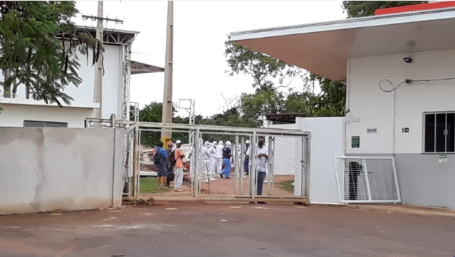Latic&iacute;nio fecha depois de funcion&aacute;rio apresentar sintomas de covid-19