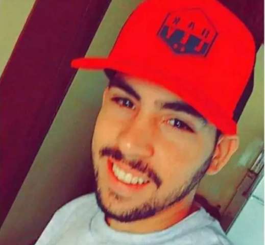 Motociclista de 24 anos morre ap&oacute;s bater em poste de ilumina&ccedil;&atilde;o