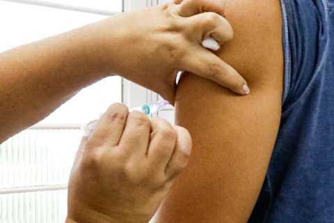 Nova fase de vacinação imunizará professores e pessoas de 55 a 59 anos