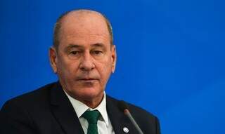 Ministro da Defesa vem a Campo Grande acompanhar descontamina&ccedil;&atilde;o em hospital