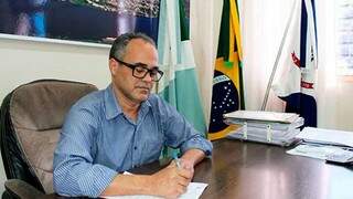 Prefeito Iranil Soares convocou orações por decreto (Foto: Folha MS)