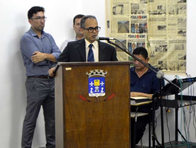 Prefeito mant&eacute;m decreto dos 21 dias de ora&ccedil;&atilde;o, mas quer conversar com a OAB