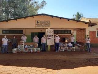 Doação de alimentos ao Hospital da Missão Caiuá, em Dourados (Foto: Divulgação)