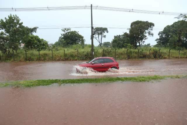 Prefeitura firma contrato de quase 9 milh&otilde;es para pavimentar e conter alagamento
