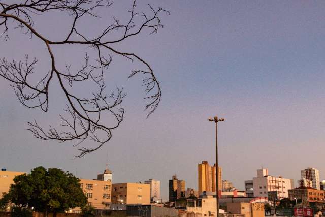 Massa de ar seco mant&eacute;m dia ensolarado e seco com m&aacute;xima de 34&ordm;C no Estado 