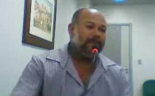 Cleber de Souza Carvalho, durante depoimento à Justiça no Fórum de Campo Grande, em 2016. (Foto: Reprodução de vídeo)
