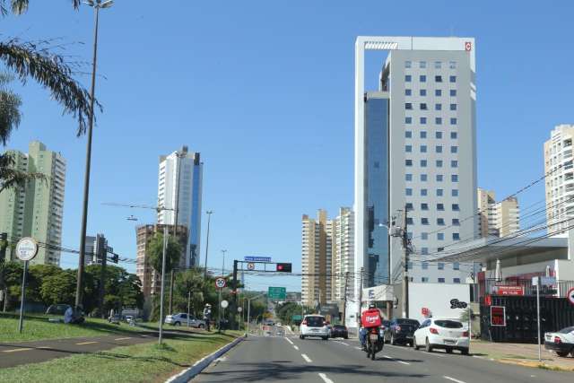 Tarde ser&aacute; de tempo seco e frente fria chega amanh&atilde;, prev&ecirc; Inmet