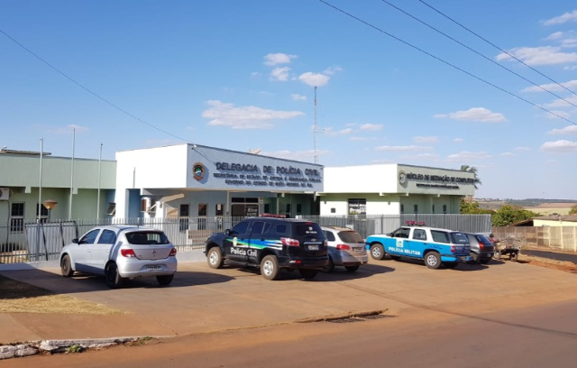 Homem estupra ex, a mant&eacute;m presa em casa e amea&ccedil;a a atirar no filho 