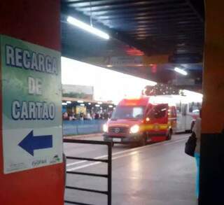 Passageiro cai em terminal, &eacute; socorrido, mas morre ap&oacute;s parada card&iacute;aca