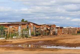 Favela da Homex, próximo ao Bairro Paulo Coelho Machados, na região sul da Capital, é a maior de MS. (Foto: Marcos Maluf)