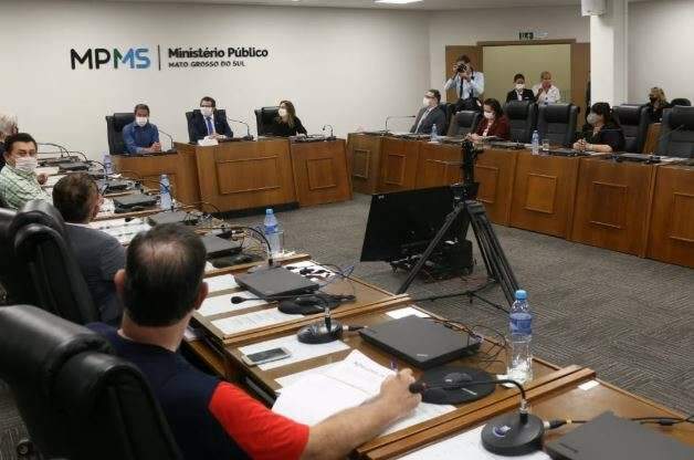 Calend&aacute;rio para definir volta na rede particular n&atilde;o sai antes de junho