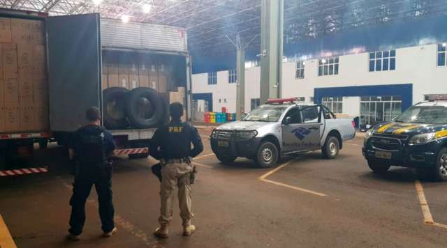 Opera&ccedil;&atilde;o apreende 4 milh&otilde;es de ma&ccedil;os de cigarro em quintal de resid&ecirc;ncia