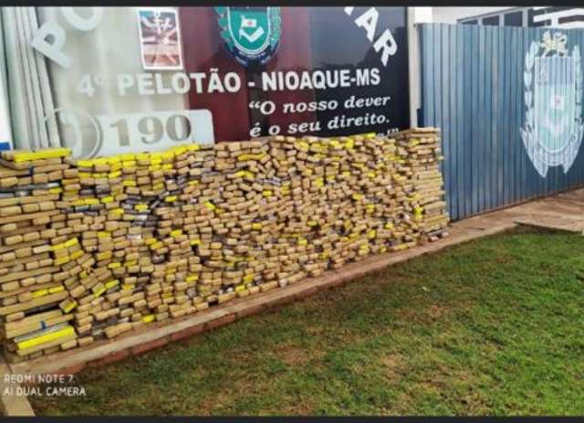 Em persegui&ccedil;&atilde;o, traficante abandona Kombi com mais de 1 tonelada de maconha 
